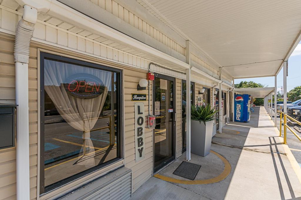 Golden Isles & Motel Brunswick